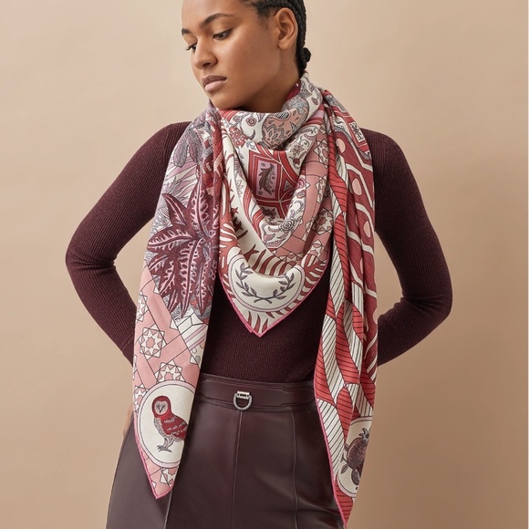 HERMÈS La Danse des Amazones shawl 140cm Cashmere Silk Scarf Rose Pink NWOT - Picture 4 of 9